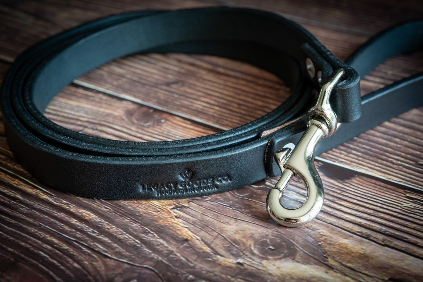 Handcrafted vegetable tanned leather dog leash in black