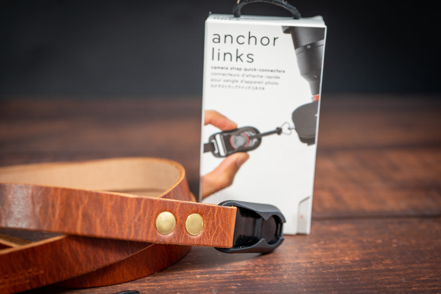 High-Quality Horween Dublin Leather Camera Strap in English Tan Colour | Sangle d'appareil photo en cuir de Dublin Horween de haute qualité en couleur tan anglais