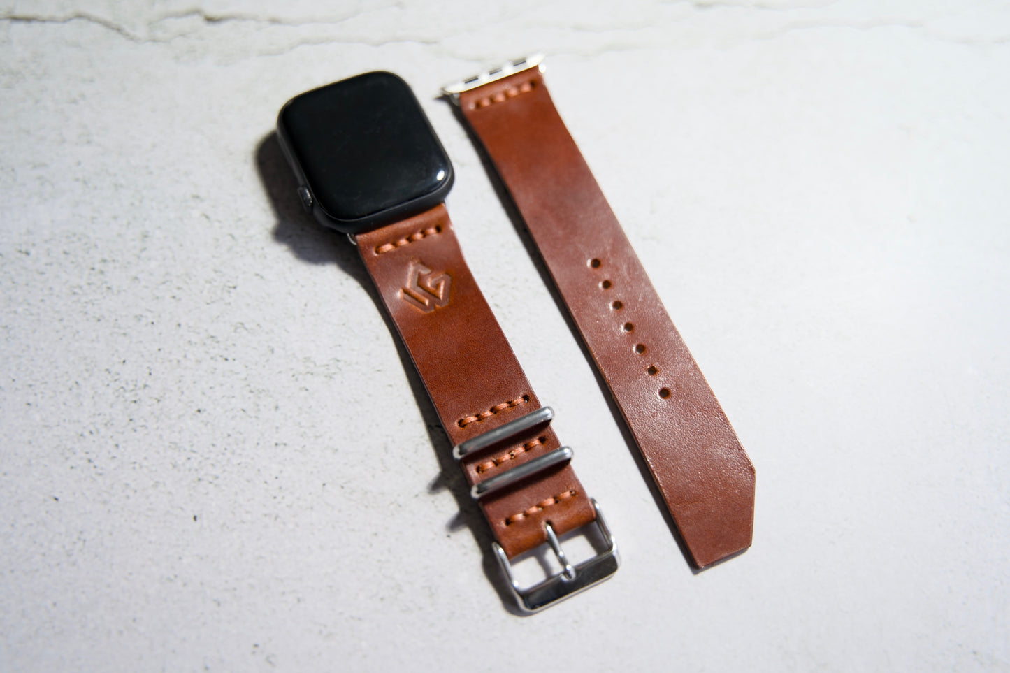 Eco-friendly Apple Watch leather band | Bracelet en cuir écologique pour Apple Watch