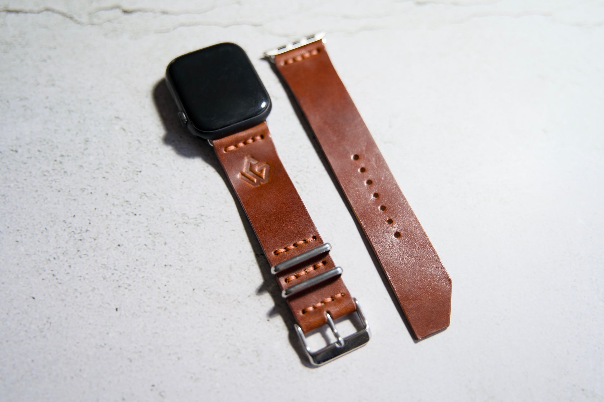 Eco-friendly Apple Watch leather band | Bracelet en cuir écologique pour Apple Watch