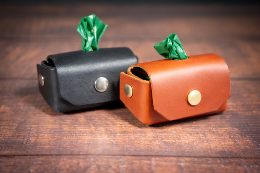 Eco-Friendly Vegetable Tanned Leather Poop Bag Holder | Porte-sac à crottes en cuir tanné végétal écologique