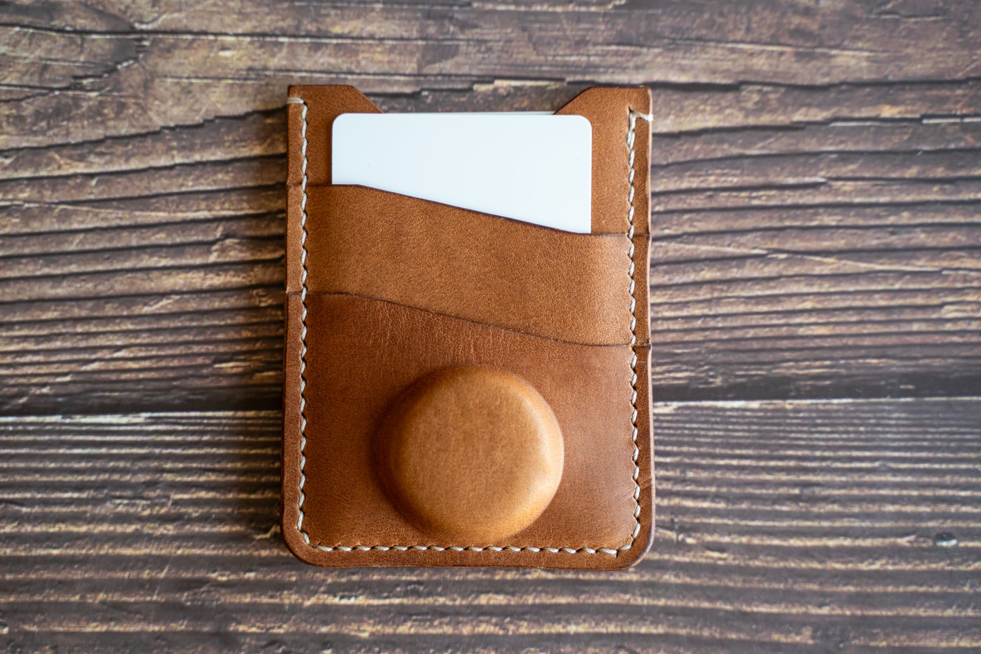Premium leather wallet compatible with Apple AirTag | Portefeuille en cuir premium compatible avec Apple AirTag