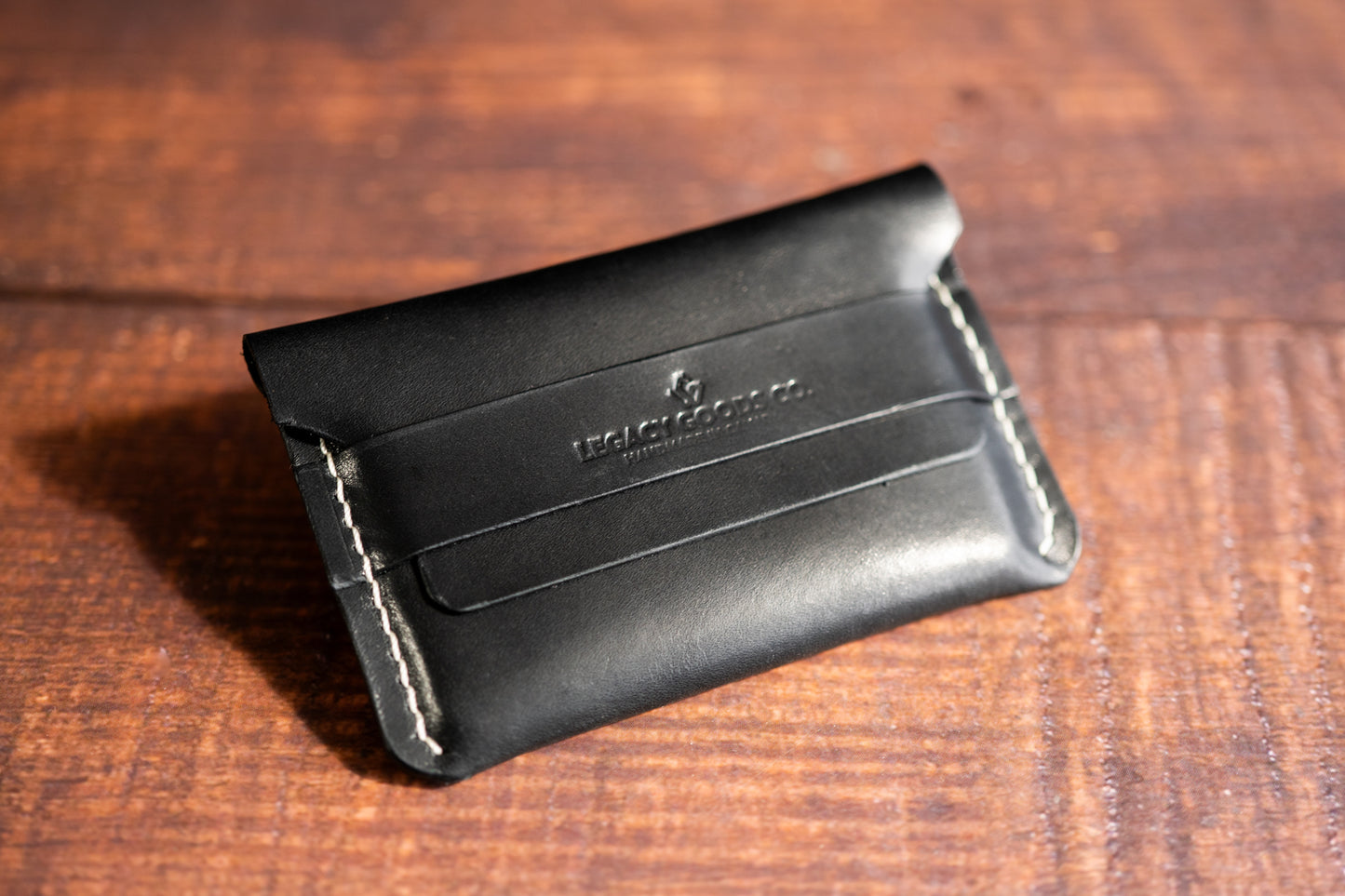 Minimalist design of C2 Wallet | Design minimaliste du portefeuille C2