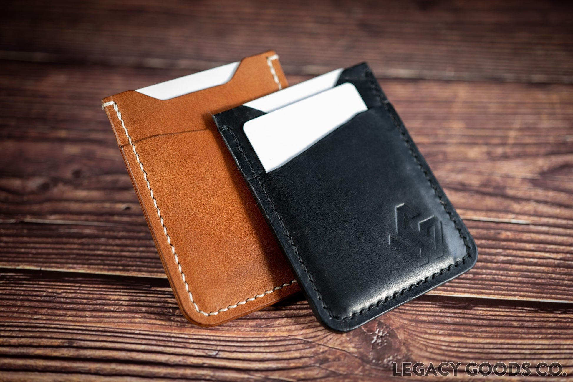 M1 Wallet handcrafted leather good in black and buck brown | Portefeuille M1 en cuir fait à la main en noir et brun biche