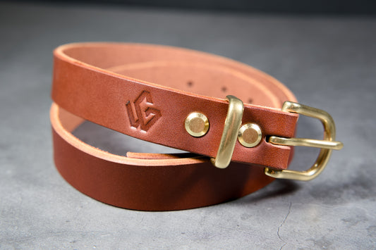 Women's belt crafted from English Bridle leather for a classic look. | Ceinture pour femmes fabriquée en cuir bridé anglais pour un look classique