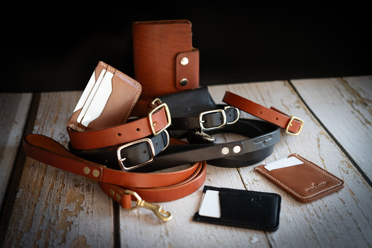 The launch collection contains wallets, dog leash, dog collars and even a Field Notes cover!