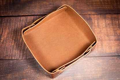 Compact and Sleek Vegetable-Tanned Leather Tray - Combining Practicality with Luxury