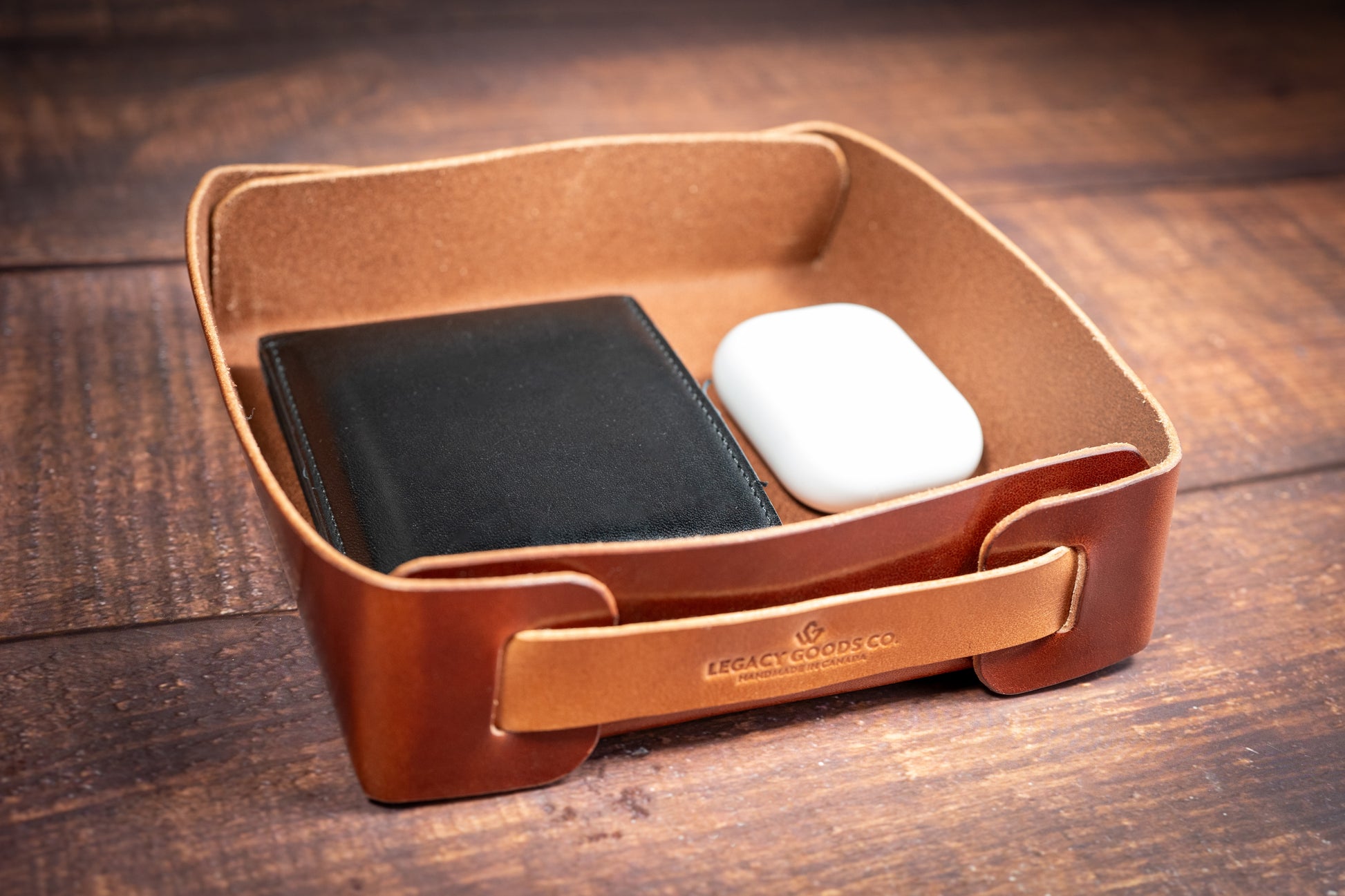 Elegant Chocolate-Colored Vegetable Tanned Leather Tray - A Statement of Sophistication for Your Essentials